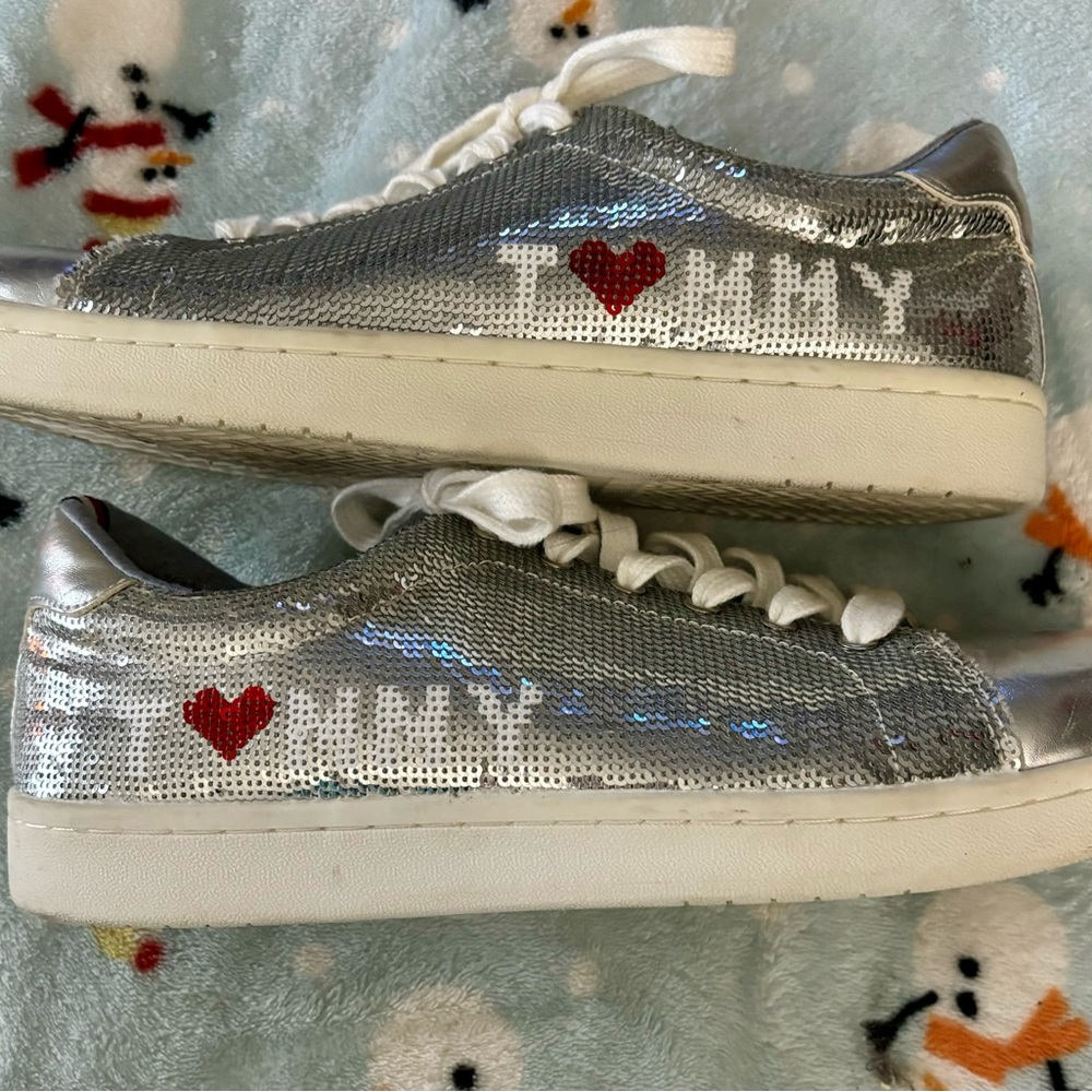 Women’s Tommy Hilfiger Silver Sequined Sneakers, size 6.5